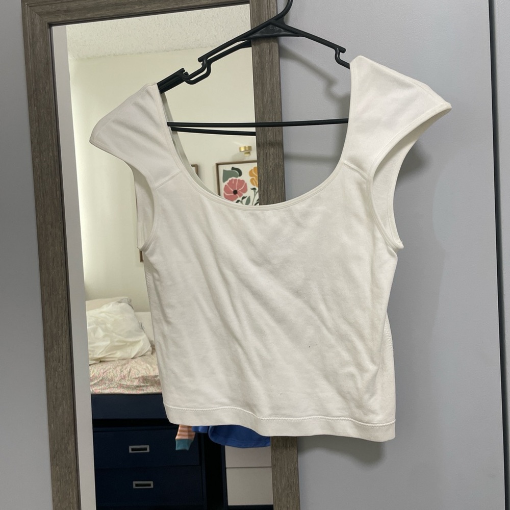 Elegant White Ribbed Women's Top
